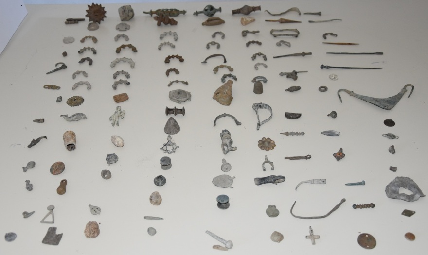 Γρεβενά: Εντοπίστηκαν αντικείμενα από την Αρχαία ως τη Βυζαντινή εποχή και απολίθωμα προβοσκιδωτού ζώου