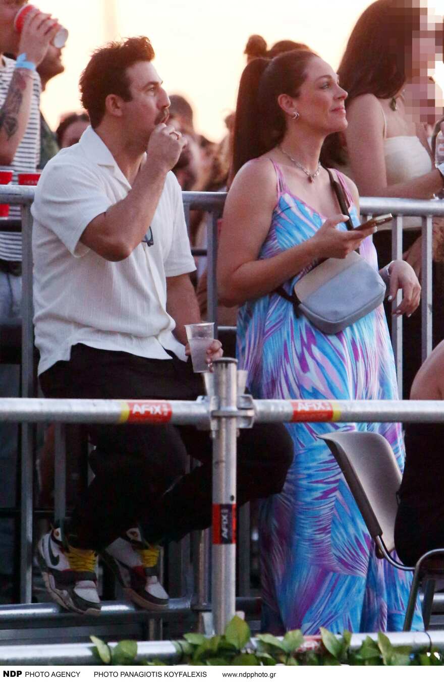 Ο Κίμων Κουρής και η Ιωάννα Τριανταφυλλίδου διασκέδασαν σε συναυλία λίγο πριν φέρουν στον κόσμο το πρώτο τους παιδί