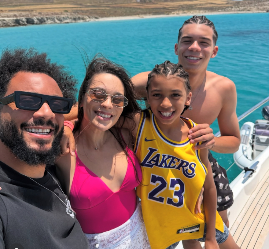 Διακοπές στη Μύκονο για τον Μαρσέλο: Βόλτες στο Ματογιάννι και μπάλα στη παραλία με τους γιους του - Δείτε φωτογραφίες