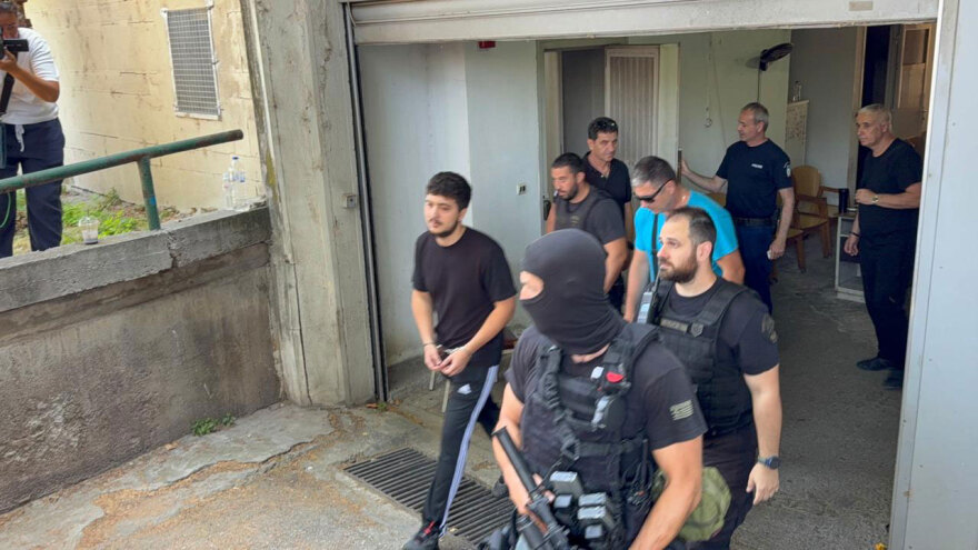 Στη φυλακή οι δύο Τούρκοι για τους πυροβολισμούς κατά στελεχών της ΕΥΠ - Τι είπαν στις απολογίες τους