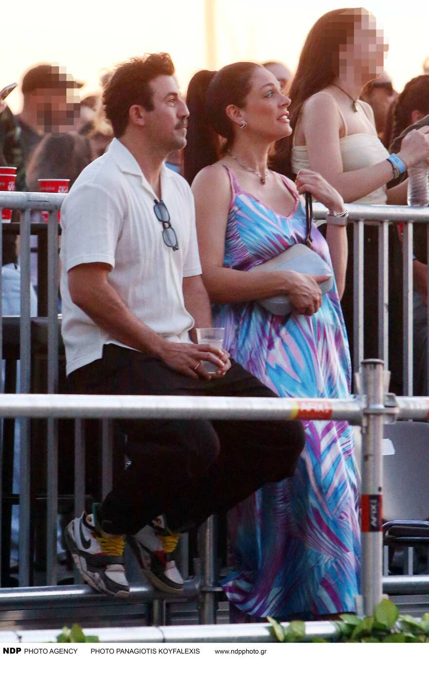 Ο Κίμων Κουρής και η Ιωάννα Τριανταφυλλίδου διασκέδασαν σε συναυλία λίγο πριν φέρουν στον κόσμο το πρώτο τους παιδί