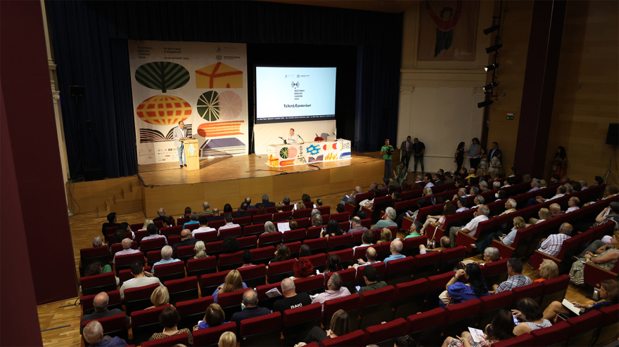 Το βιβλίο ταξιδεύει από τις άκρες του κόσμου στα Χανιά