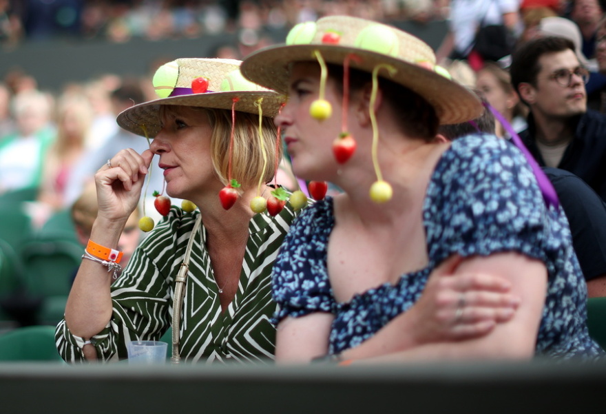 Wimbledon: Οι άγραφοι κανόνες και τα έθιμα του πιο ιστορικού τουρνουά τένις - Από τις φράουλες με κρέμα και τα λευκά ρούχα στα καπέλα Panama