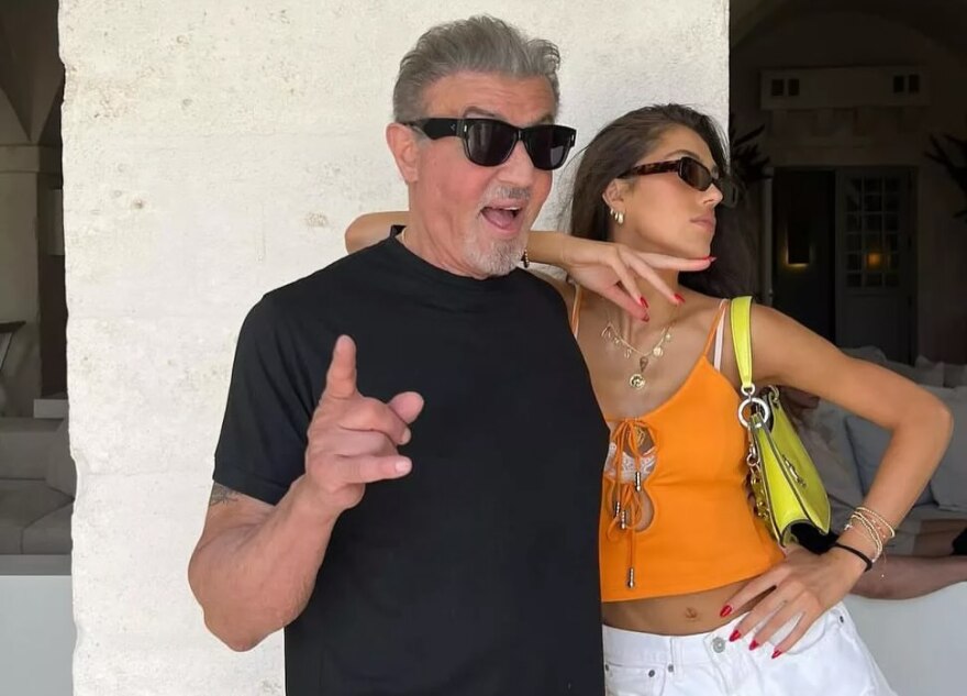 Σιλβέστερ Σταλόνε: Είμαι περήφανος που είμαι ο πατέρας σου, γράφει στην κόρη του