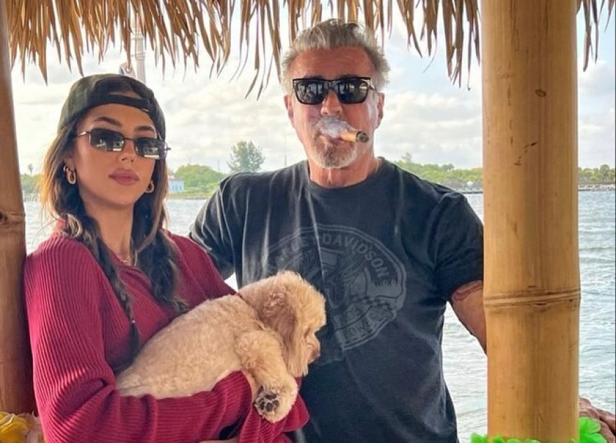 Σιλβέστερ Σταλόνε: Είμαι περήφανος που είμαι ο πατέρας σου, γράφει στην κόρη του