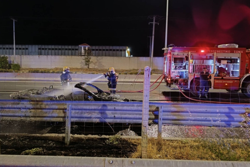 Παρασύρθηκε από ΙΧ εθελόντρια πυροσβέστης την ώρα κατάσβεσης αυτοκινήτου στην Εθνική οδό Αθηνών- Λαμίας