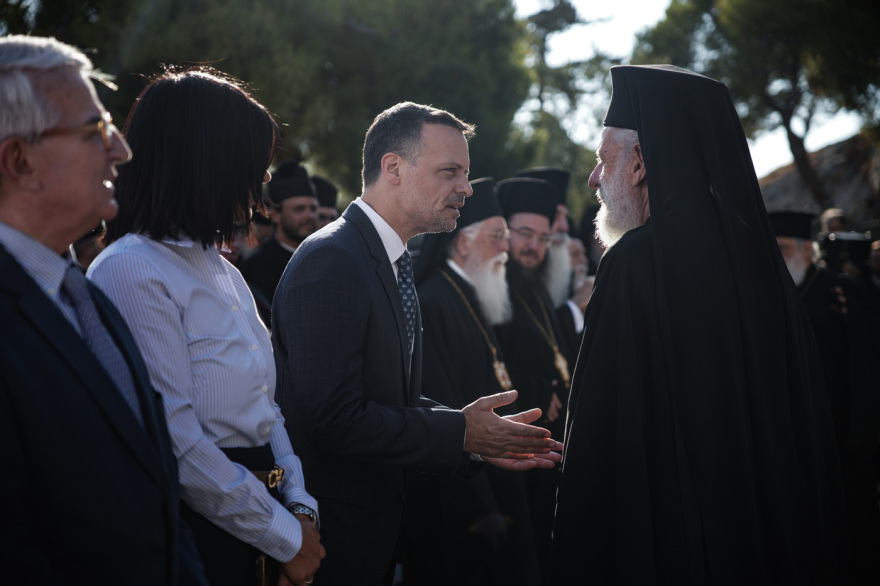 Η Αθήνα τιμά τον Απόστολο Παύλο - Βίντεο και φωτογραφίες από τον Εσπερινό στον λόφο του Αρείου Πάγου 