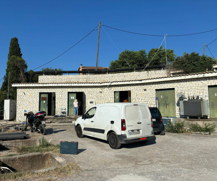 Χωρίς νερό η πόλη λόγω φωτιάς στο αντλιοστάσιο της ΔΕΥΑΚ