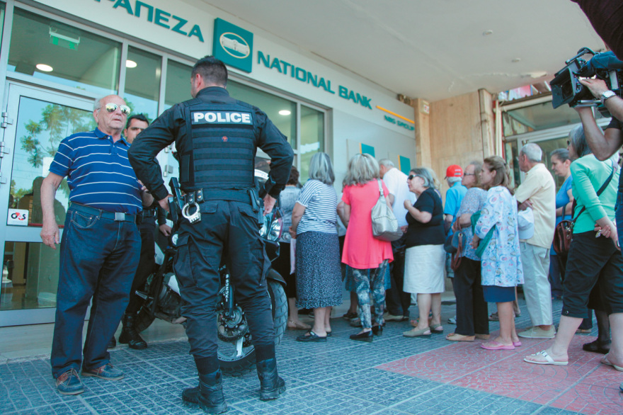 2015 - 2025: 10+1 άγνωστες ιστορίες και μαρτυρίες για τις 17 ημέρες που συγκλόνισαν την Ελλάδα