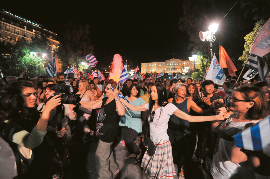 2015 - 2025: 10+1 άγνωστες ιστορίες και μαρτυρίες για τις 17 ημέρες που συγκλόνισαν την Ελλάδα