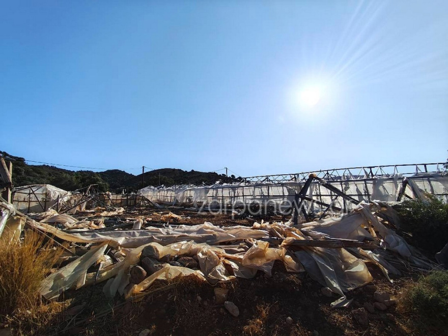 Τεράστιες καταστροφές στα θερμοκήπια από τους δυνατούς ανέμους στα Χανιά - Δείτε βίντεο και φωτογραφίες
