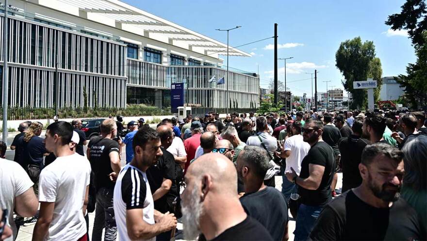 Συγκεντρώσεις ιδιοκτητών συνεργείων οχημάτων για το ψηφιακό πελατολόγιο - Δείτε φωτογραφίες
