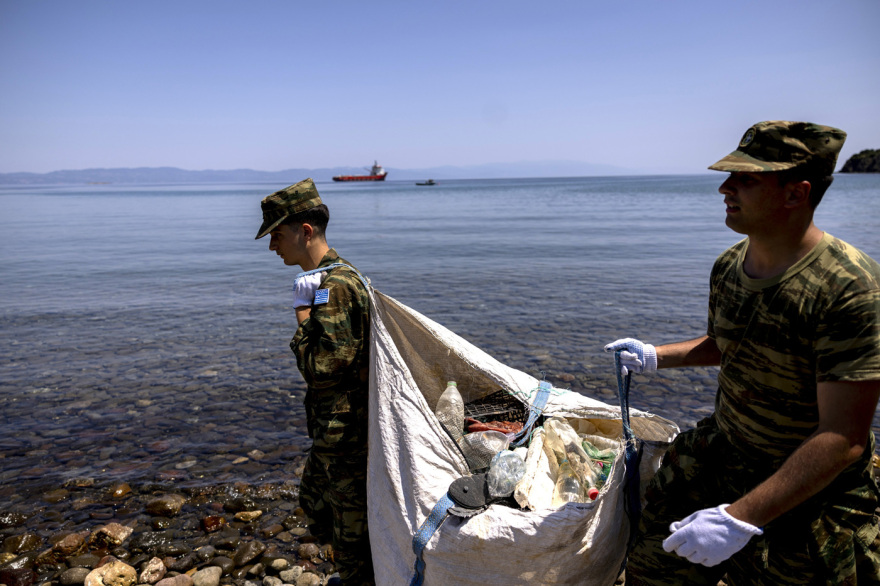 Το Κοινωφελές Ίδρυμα Αθανάσιος Κ. Λασκαρίδης και οι Ένοπλες Δυνάμεις καθάρισαν ξανά τις ακτές της Λέσβου