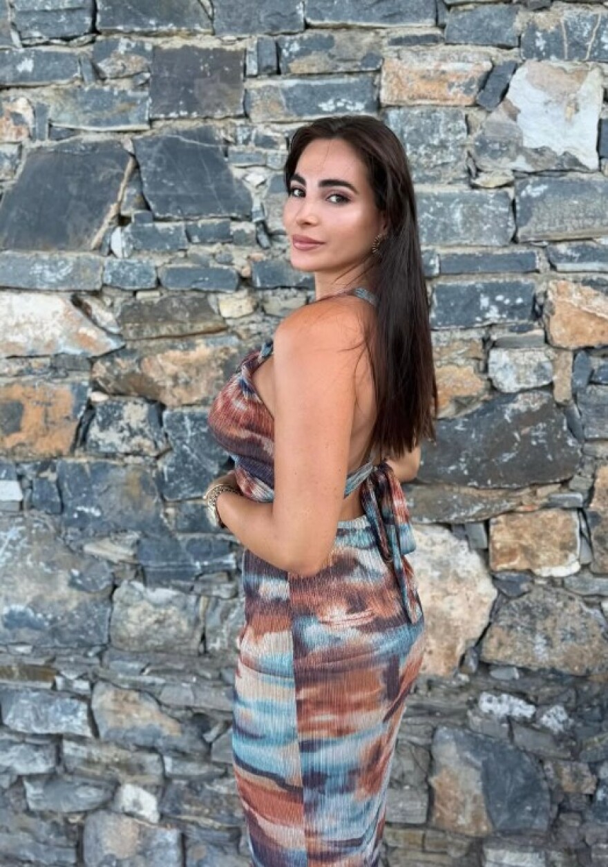 Η Νικόλ Ελευθεριάδου ανέβασε φωτογραφίες από τις διακοπές της με τον Σάσα Βεζένκοβ στην Κίμωλο 