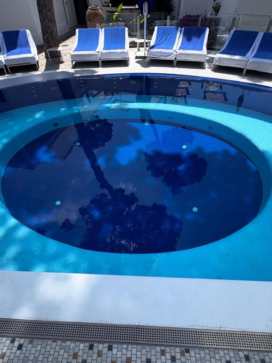 Μαριέττα Χρουσαλά: Οι φωτογραφίες από το ταξίδι της στο Κάπρι με τον σύζυγό της