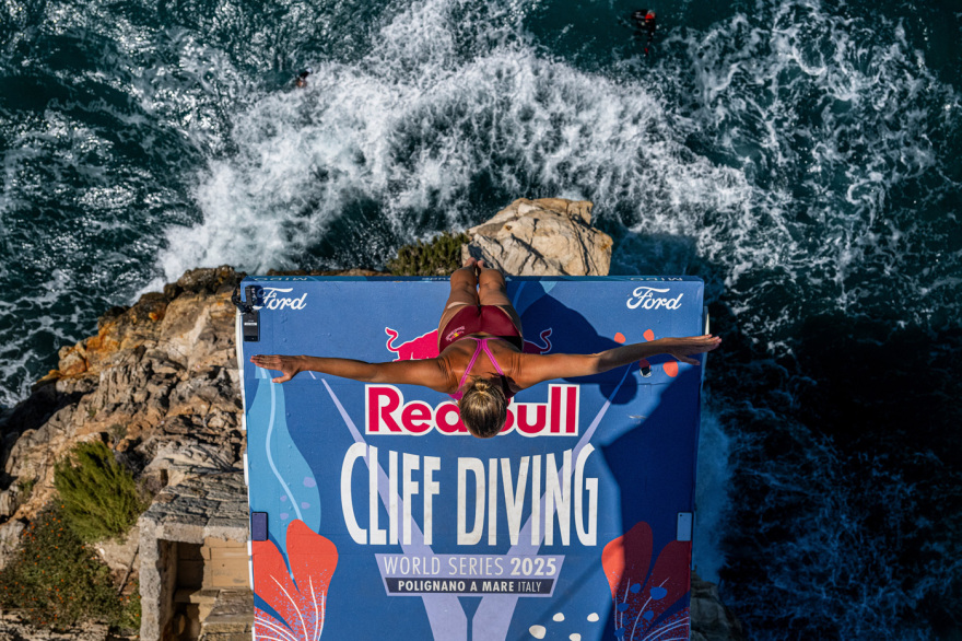 Το Red Bull Cliff Diving επέστρεψε σε ένα από τα πιο «δύσκολα» μέρη του πλανήτη 