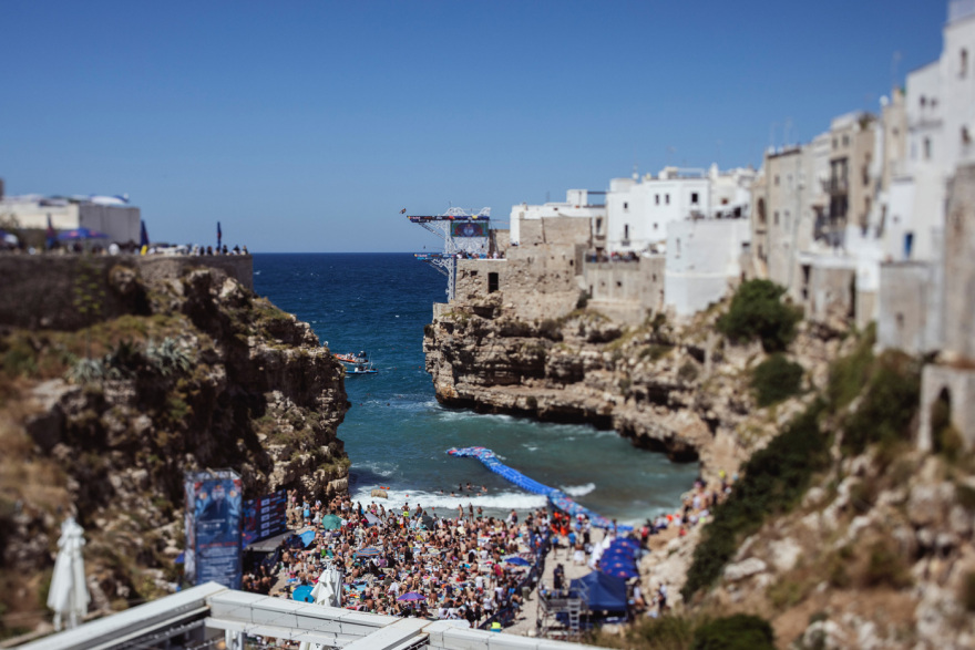 Το Red Bull Cliff Diving επέστρεψε σε ένα από τα πιο «δύσκολα» μέρη του πλανήτη 