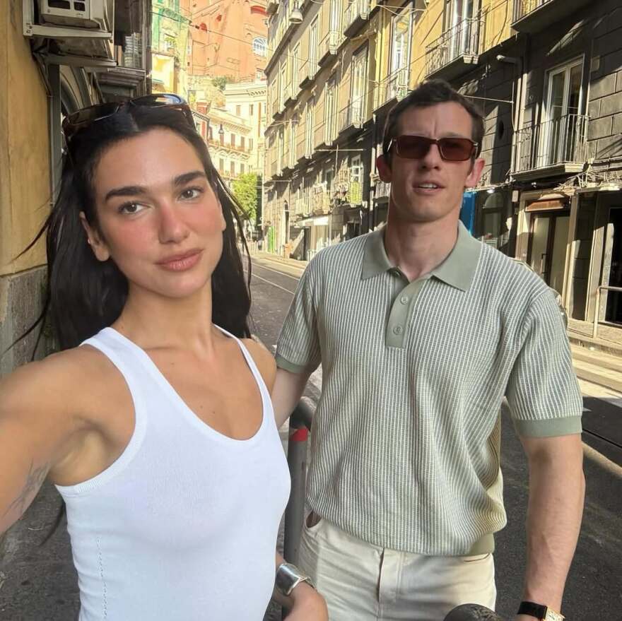 Η Ντούα Λίπα κάνει διακοπές στην Ιταλία με τον αρραβωνιαστικό της - Δείτε φωτογραφίες