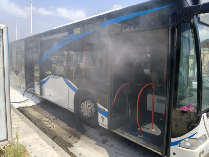 Φωτιά σε αστικό λεωφορείο στον Βόλο - Δείτε βίντεο και φωτογραφίες
