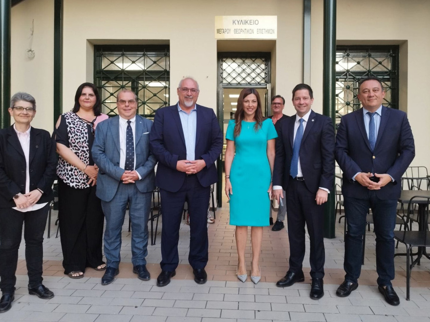 Επίσκεψη Ζαχαράκη στο ΕΚΠΑ - Στους φοιτητές επιστρέφουν οι πρώην κατειλημμένοι χώροι
