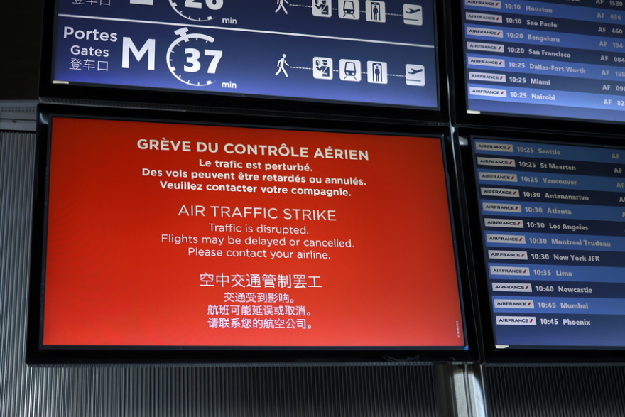 Ταλαιπωρία για 300.000 επιβάτες στη Γαλλία - Ακυρώθηκαν 1.500 πτήσεις λόγω της απεργίας των ελεγκτών εναέριας κυκλοφορίας