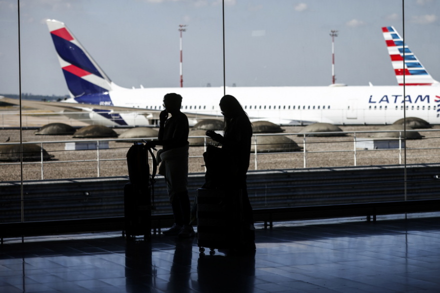 Ταλαιπωρία για 300.000 επιβάτες στη Γαλλία - Ακυρώθηκαν 1.500 πτήσεις λόγω της απεργίας των ελεγκτών εναέριας κυκλοφορίας