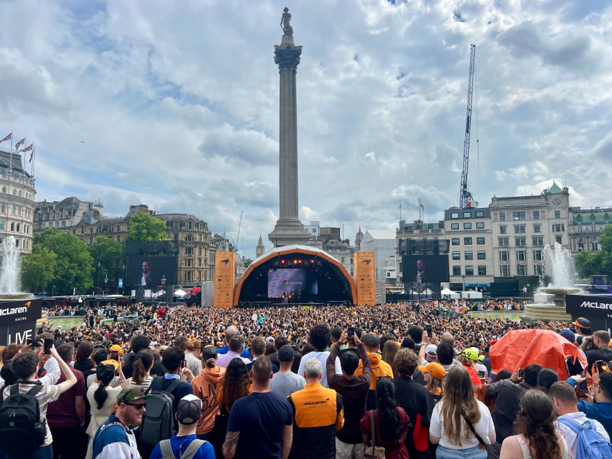 Λάντο Νόρις στο protothema.gr: Λατρεύω την Ελλάδα και το ελληνικό φαγητό – Ξετρελάθηκα με την Κεφαλονιά
