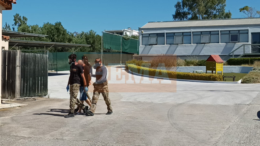 Πικέρμι: Καρέ-καρέ η σύλληψη μέλους του κυκλώματος που έβγαζε κοκαΐνη από εμποτισμένα δέρματα