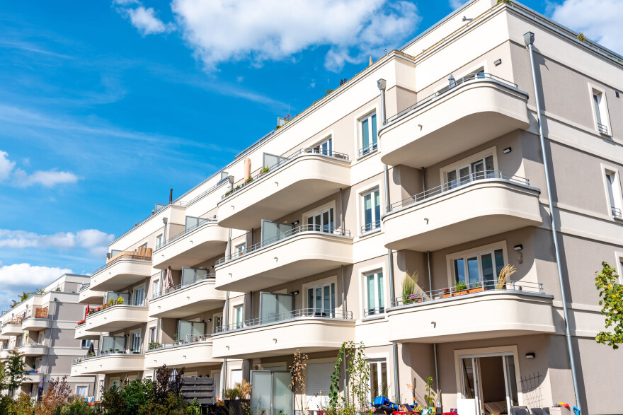 Πώς τα κλειστά ακίνητα μπορούν να δώσουν λύση στη στεγαστική κρίση