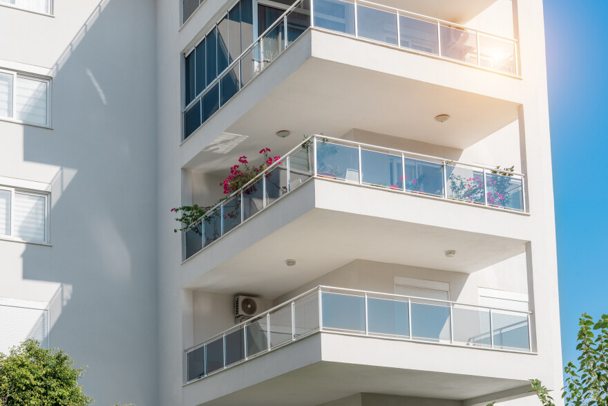 Πώς τα κλειστά ακίνητα μπορούν να δώσουν λύση στη στεγαστική κρίση