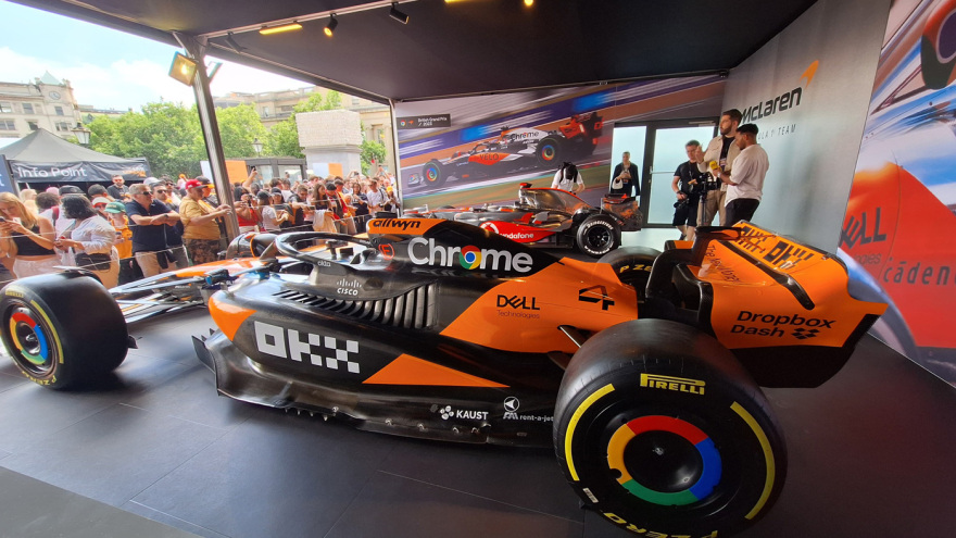 McLaren και Allwyn «έβαψαν» πορτοκαλί την Trafalgar Square