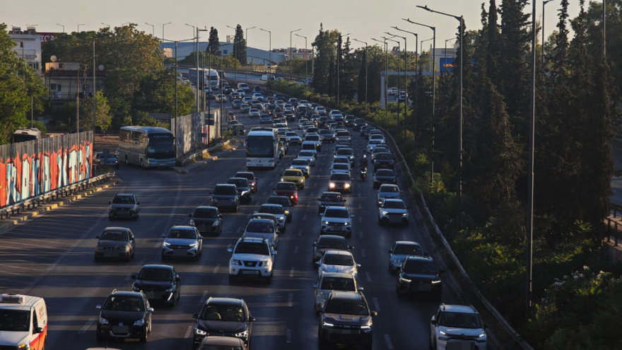 Κίνηση στους δρόμους: Μποτιλιαρισμένος ο Κηφισός - Καθυστερήσεις άνω των 30 λεπτών στην Αττική Οδό