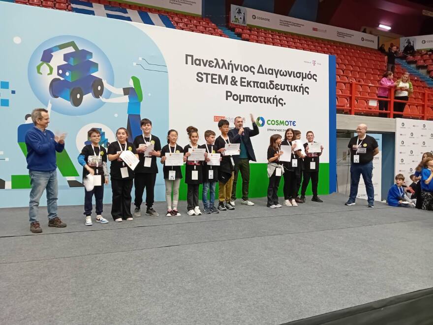 Σημαντική διεθνής διάκριση για τα Εκπαιδευτήρια Μάνεση: Στη Σιγκαπούρη και τη Σλοβενία οι ομάδες ρομποτικής του σχολείου
