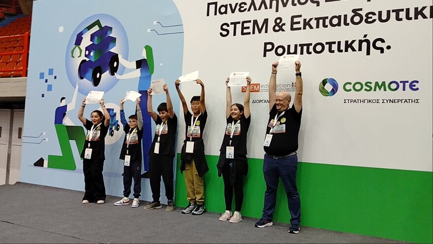 Σημαντική διεθνής διάκριση για τα Εκπαιδευτήρια Μάνεση: Στη Σιγκαπούρη και τη Σλοβενία οι ομάδες ρομποτικής του σχολείου
