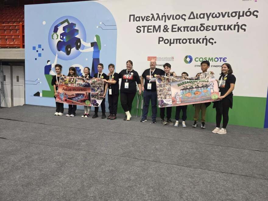 Σημαντική διεθνής διάκριση για τα Εκπαιδευτήρια Μάνεση: Στη Σιγκαπούρη και τη Σλοβενία οι ομάδες ρομποτικής του σχολείου
