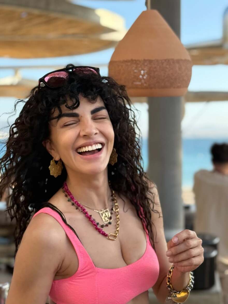 Η Μαρία Σολωμού δηλώνει «καλοκαιρινός τύπος» και φωτογραφίζεται με ροζ μπικίνι στην Πάρο Η Μαρία Σολωμού δηλώνει «καλοκαιρινός τύπος» και φωτογραφίζεται με ροζ μπικίνι στην Πάρο