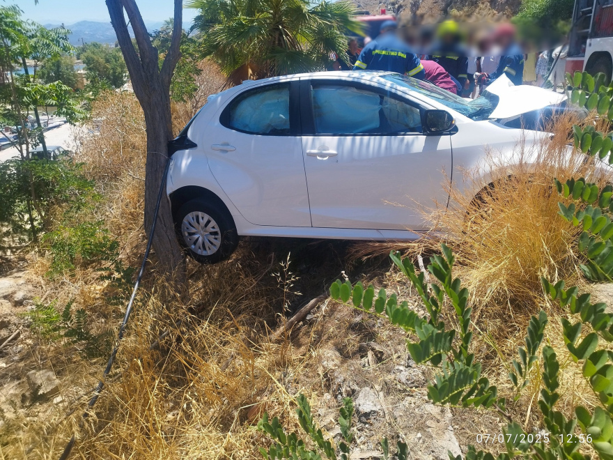 Σφοδρή σύγκρουση ΙΧ με αγροτικό όχημα στην Κίσσαμο - Στο νοσοκομείο Χανίων δύο τραυματίες