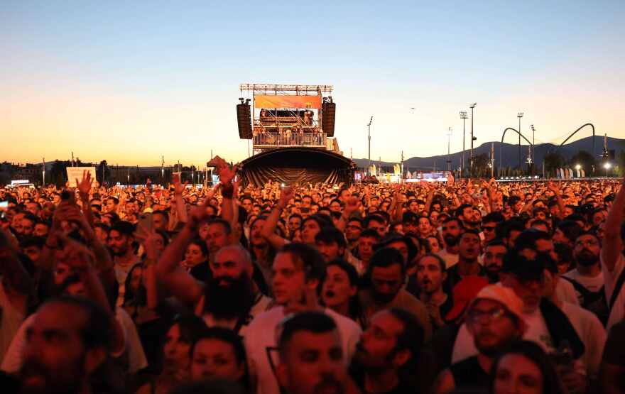 Αποθέωση για τους Green Day στο ΟΑΚΑ: Χιλιάδες θεατές στην πρώτη τους συναυλία στην Ελλάδα Αποθέωση για τους Green Day στο ΟΑΚΑ: Χιλιάδες θεατές στην πρώτη τους συναυλία στην Ελλάδα - Δείτε βίντεο και φωτογραφίες