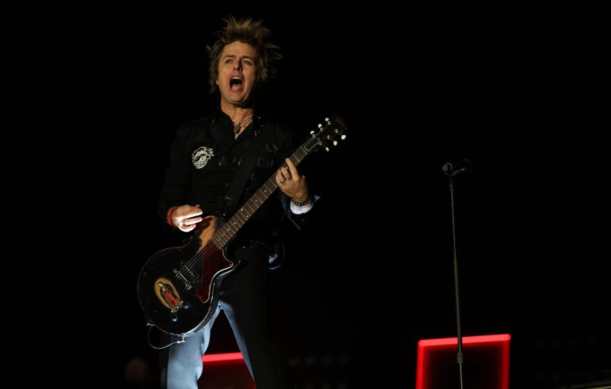 Αποθέωση για τους Green Day στο ΟΑΚΑ: Χιλιάδες θεατές στην πρώτη τους συναυλία στην Ελλάδα Αποθέωση για τους Green Day στο ΟΑΚΑ: Χιλιάδες θεατές στην πρώτη τους συναυλία στην Ελλάδα - Δείτε βίντεο και φωτογραφίες