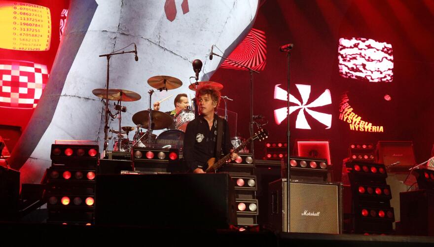 Αποθέωση για τους Green Day στο ΟΑΚΑ: Χιλιάδες θεατές στην πρώτη τους συναυλία στην Ελλάδα Αποθέωση για τους Green Day στο ΟΑΚΑ: Χιλιάδες θεατές στην πρώτη τους συναυλία στην Ελλάδα - Δείτε βίντεο και φωτογραφίες