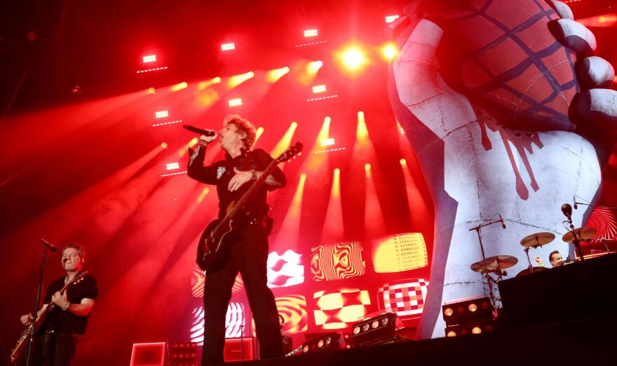 Αποθέωση για τους Green Day στο ΟΑΚΑ: Χιλιάδες θεατές στην πρώτη τους συναυλία στην Ελλάδα Αποθέωση για τους Green Day στο ΟΑΚΑ: Χιλιάδες θεατές στην πρώτη τους συναυλία στην Ελλάδα - Δείτε βίντεο και φωτογραφίες