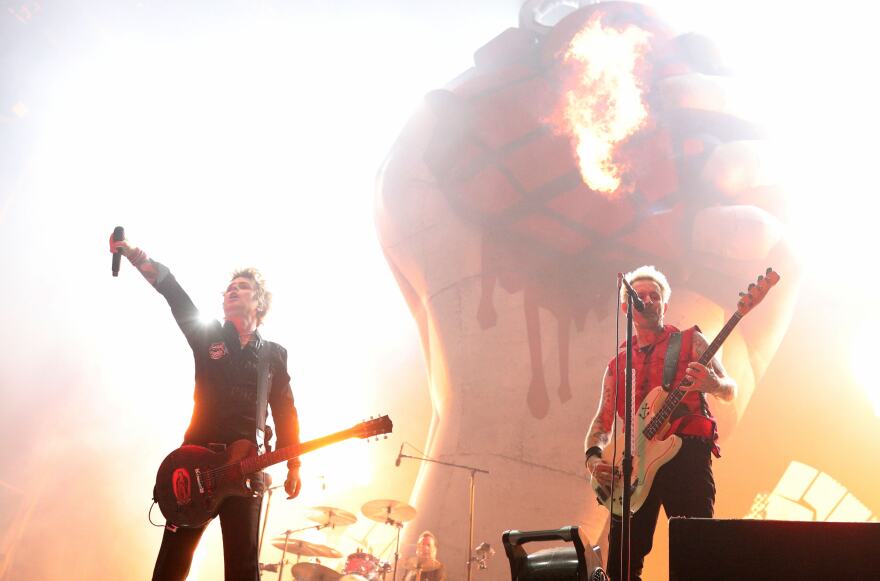 Αποθέωση για τους Green Day στο ΟΑΚΑ: Χιλιάδες θεατές στην πρώτη τους συναυλία στην Ελλάδα Αποθέωση για τους Green Day στο ΟΑΚΑ: Χιλιάδες θεατές στην πρώτη τους συναυλία στην Ελλάδα - Δείτε βίντεο και φωτογραφίες