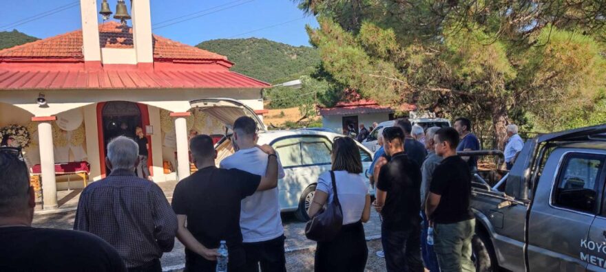 Με κουφέτα το τελευταίο αντίο στον Θανάση - Κηδεύτηκε στο Αγρίνιο ο 21χρονος