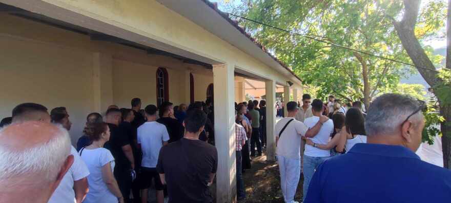 Με κουφέτα το τελευταίο αντίο στον Θανάση - Κηδεύτηκε στο Αγρίνιο ο 21χρονος