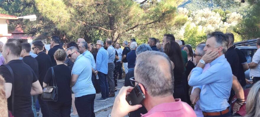 Με κουφέτα το τελευταίο αντίο στον Θανάση - Κηδεύτηκε στο Αγρίνιο ο 21χρονος