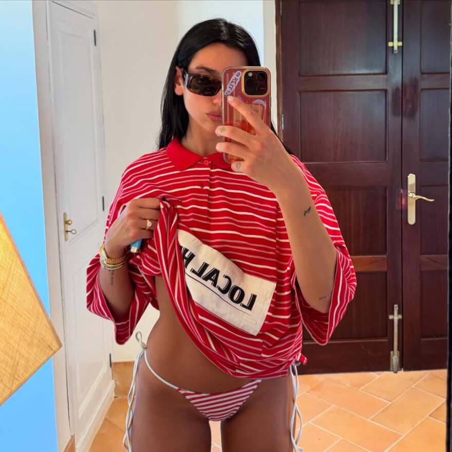 Η Ντούα Λίπα δημοσίευσε νέες φωτογραφίες από τις διακοπές της