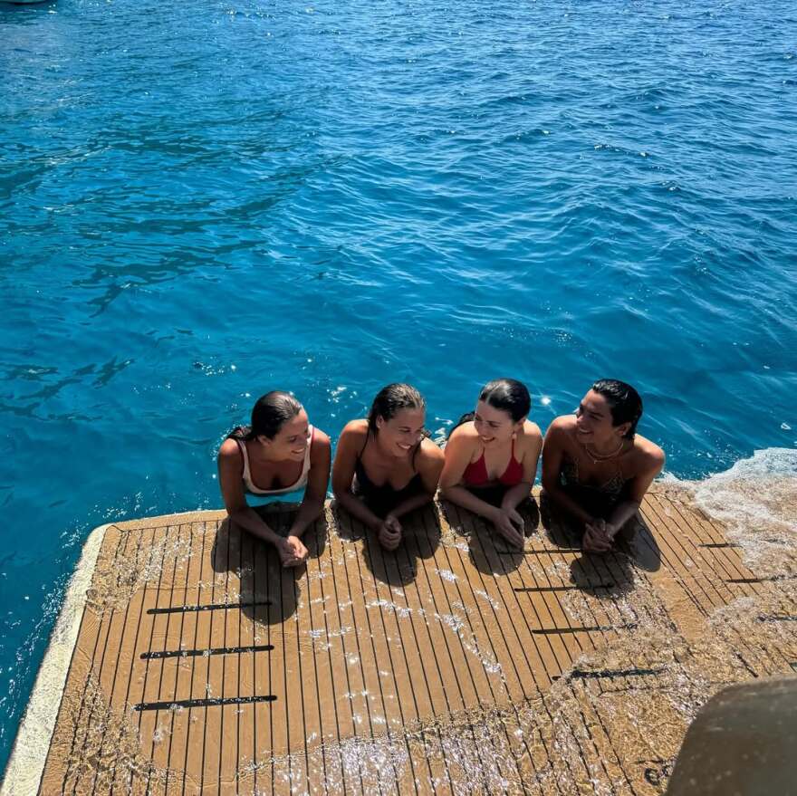 Η Ντούα Λίπα δημοσίευσε νέες φωτογραφίες από τις διακοπές της