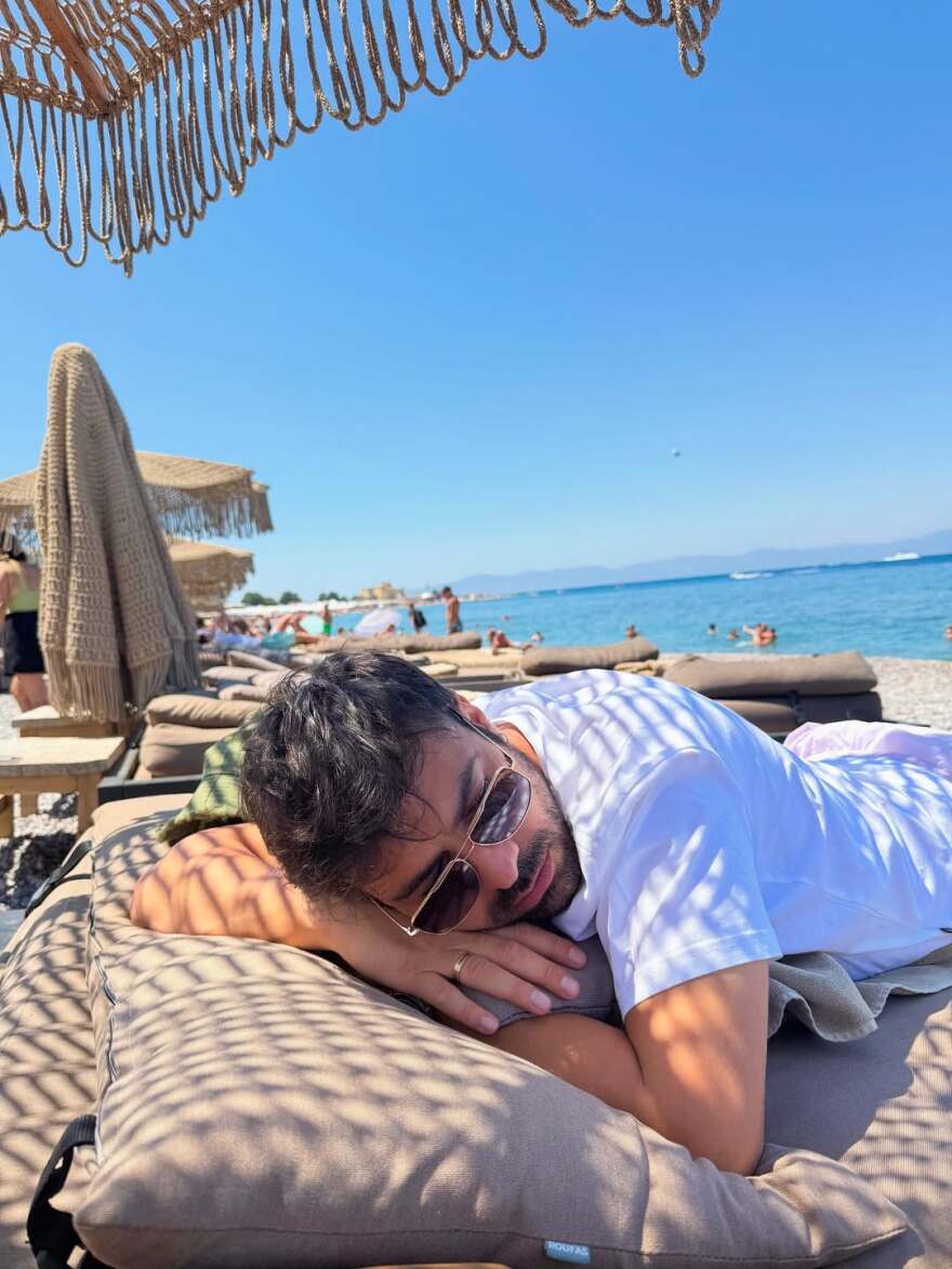 Σιμώνη Χριστοδούλου: Σε προχωρημένη εγκυμοσύνη στην παραλία - Κάνει διακοπές στη Ρόδο με τον Αντρέα Γεωργίου