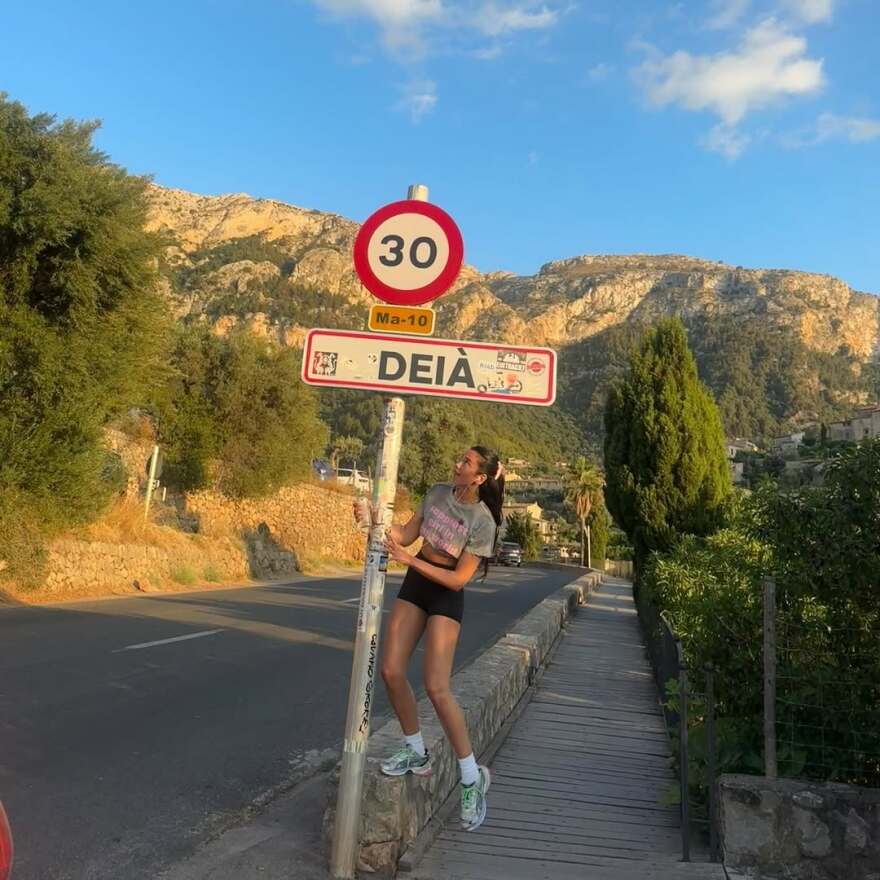 Η Ντούα Λίπα δημοσίευσε νέες φωτογραφίες από τις διακοπές της