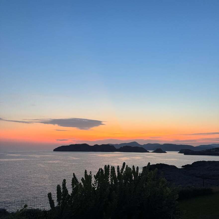 Η Ντούα Λίπα δημοσίευσε νέες φωτογραφίες από τις διακοπές της